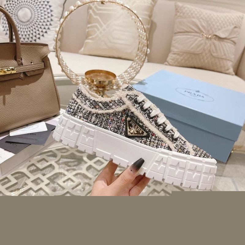 Pra*a casual shoes